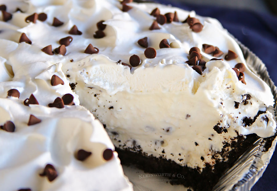 Easy Pie Recipe - ThisOreo Cannoli Cream Pie is the perfect dessert for every celebration.