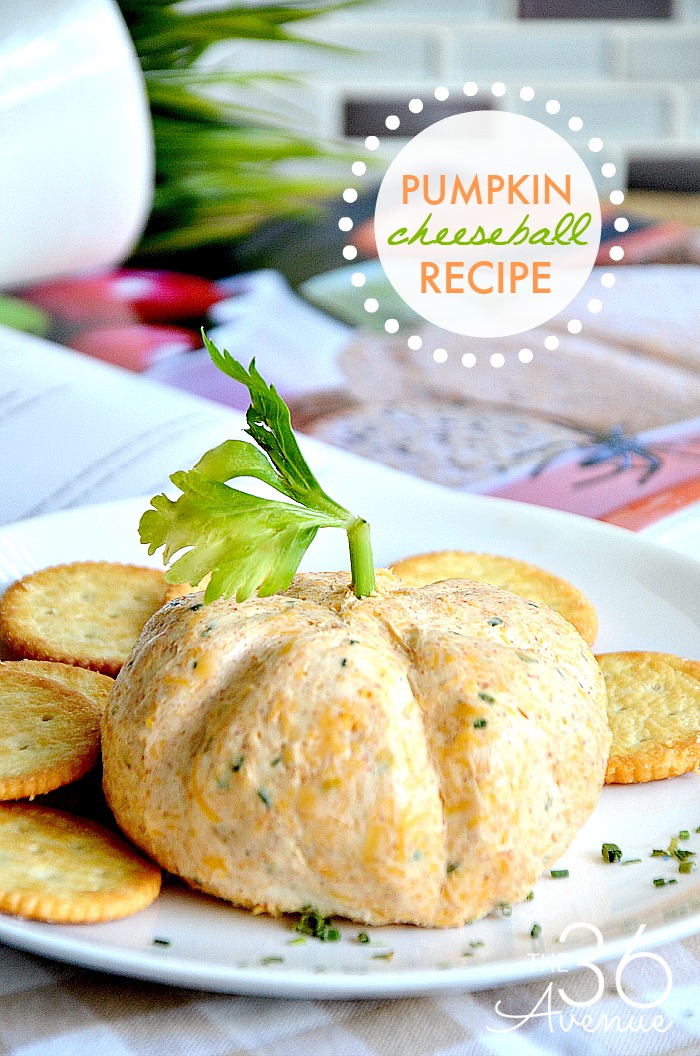 Pumpkin Cheeseball Recipe - This is the perfect Fall Recipe! This Pumpkin Cheeseball is delicious and super cute, perfect  to share with family and friends during Thanksgiving or any other party. You are going to love this appetizer. Check it out!